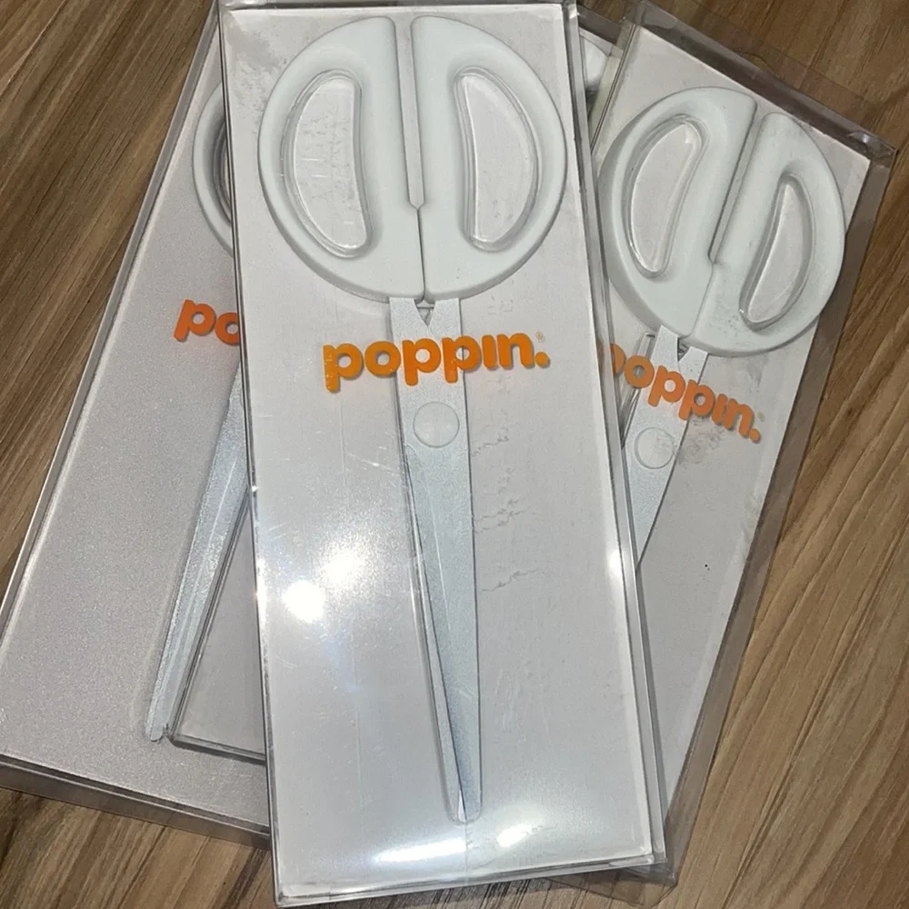 Poppin white scissors ✂️
